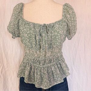 Francesca’s Mi Ami Green Ditsy Floral Peasant Top w/ Square Neckline Puff Sleeve